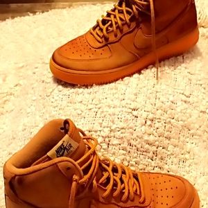 NIKE AIR FORCE WHEAT SIZE 8 NEW WITHOUT TAG MENS OR WOMANS